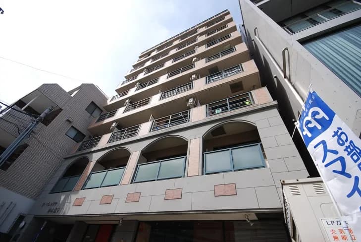 Monthly Fukuoka Yakuin 17 — photo 1